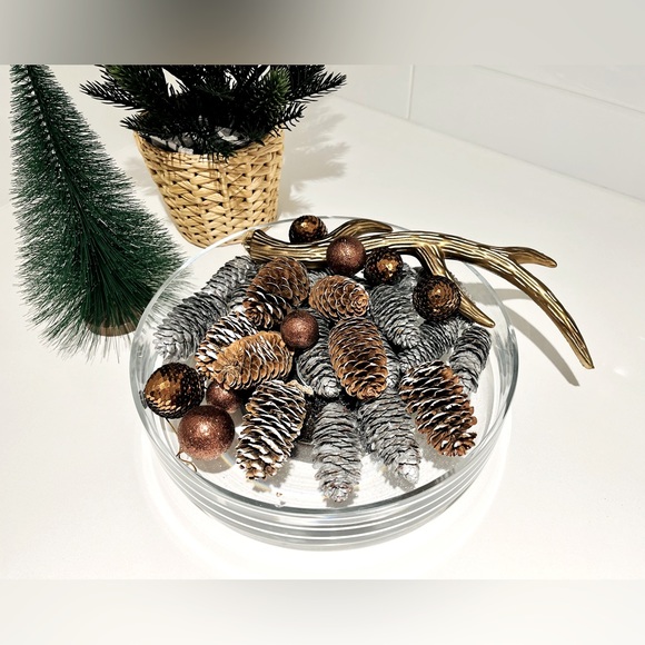 🌲URBAN BARN Glass Bowl & Holiday Decor 🌲 - Picture 11 of 14